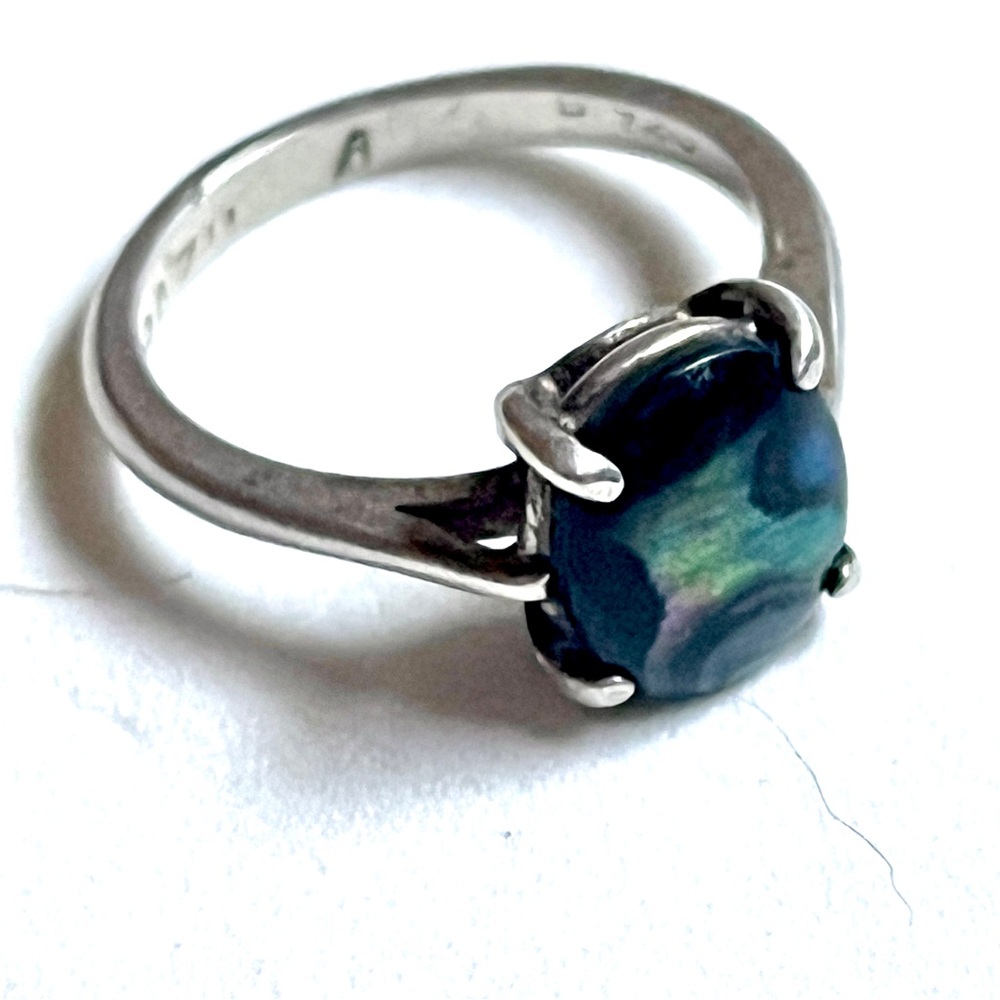 Elegant Silver Ring with Iridescent Stone New